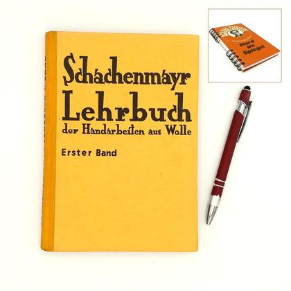 Notizbuch aus altem Lehrbuch "Handarbeiten aus Wolle"