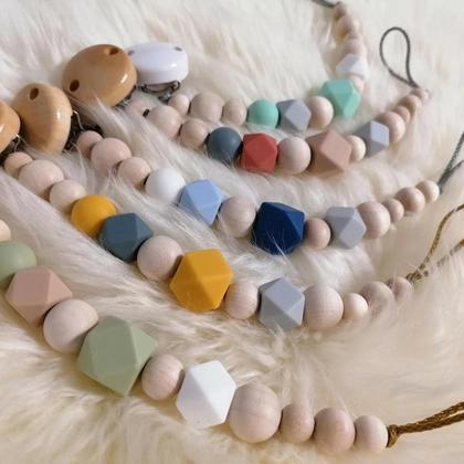 Schnullerkette mit Silikonperlen und Naturholz