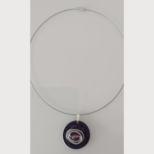 upcycling: Halskette, Halsreif mit Anhänger aus Kaffeekapseln – violett