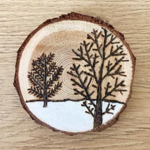 Winterlich verzierte Astscheibe – Bäume