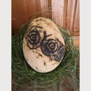 Osterei Rosenmuster