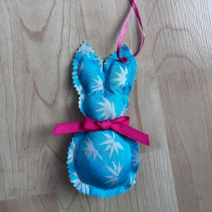 Osterdeko Osterhase aus Stoff – türkis