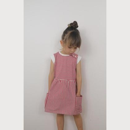 Sommerkleid mit Roten Streifen