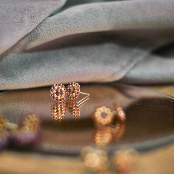 Perlenohrringe Modell Ines in hellem Violett und Gold - Image 2