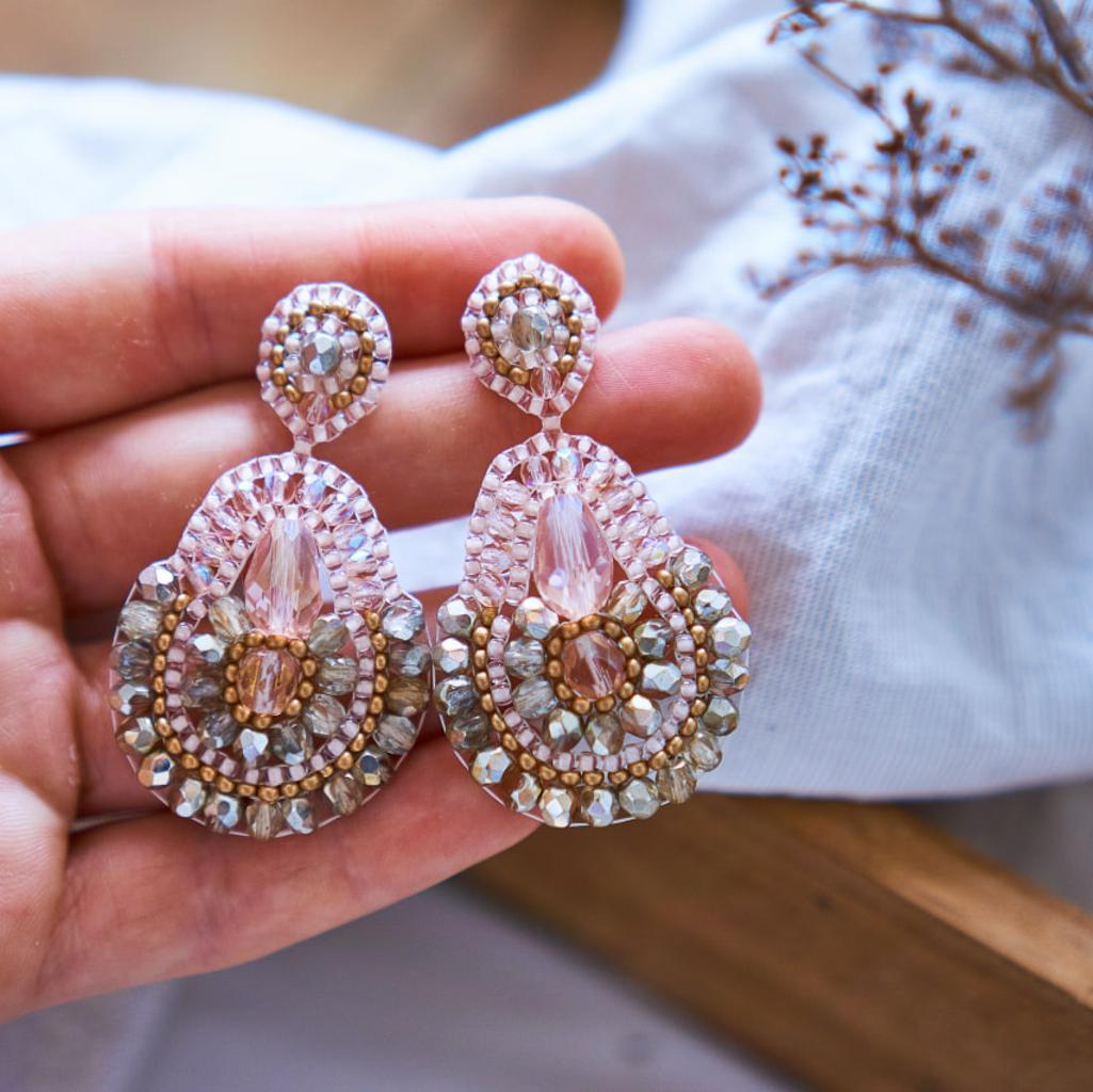Perlenohrringe in Rosa und Gold - handgefertigt