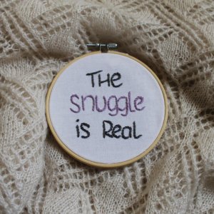 Stickrahmen „The snuggle is real“