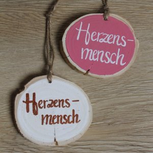 Holzscheibe-Lettering „Herzensmensch“