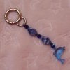 Charmanhänger in blau mit Delfin - Image 2