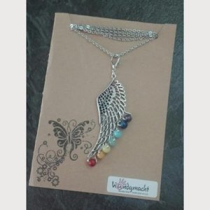 Edelstahlhalskette mit Flügel und Halbedelsteinperlen